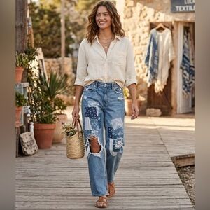 Women’s American Eagle Outfitters Size 6 Patchwork Distressed Mom Straight Jeans